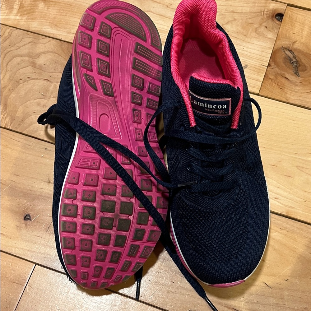 Aminco Women's Black and Pink Sneakers